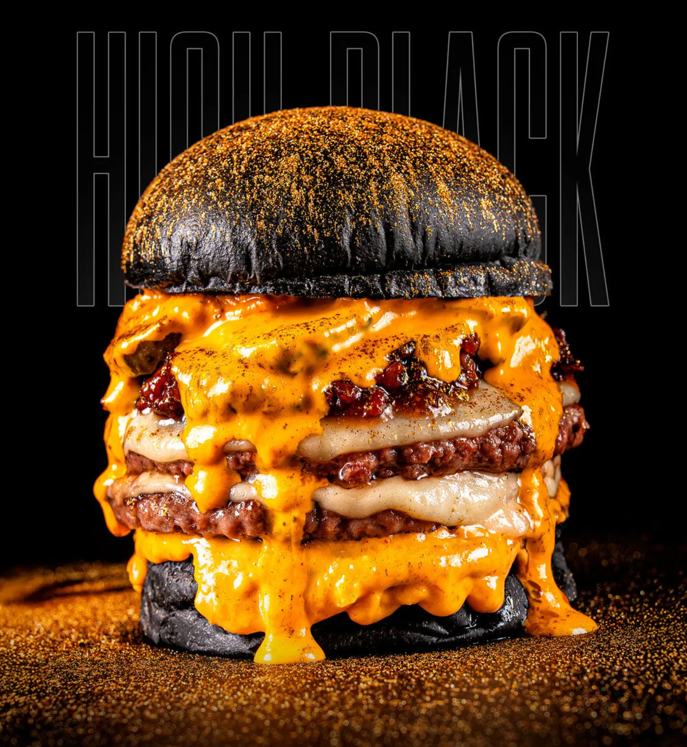 Hamburguesa High Black montada sobre pan brioche de tinta negra